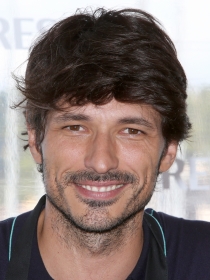 Andrés Velencoso posa desnudo para la revista 'Vanity Fair'