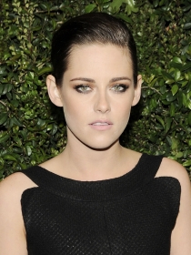 Robert Pattinson y Kristen Stewart, desnudos por primera vez en el cine