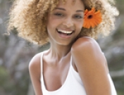 Peinados con el pelo a lo afro: pelo largo, corto y media melena