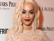 Look de Rita Ora, una nigga inglesa