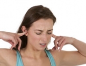 Dolor de espalda y dolor de oído, ¿tiene relación?