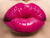 Cómo maquillarse para hacer tus labios más gruesos y carnosos