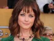 Look de Alexis Bledel: cara de niña buena, ropa discreta