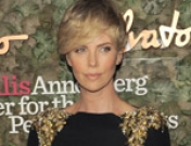 Look de Charlize Theron: mujer diez