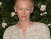 Look de Tilda Swinton: chaqueta y pantalón