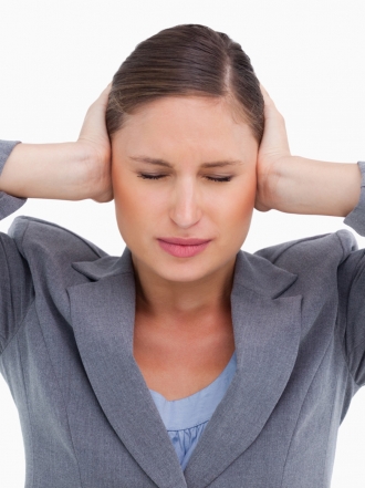 Dolor de cabeza por el ruido externo: causas y soluciones