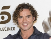 David Bisbal, pillado con una nueva novia: Marily Bianchi viste de rojo su corazón