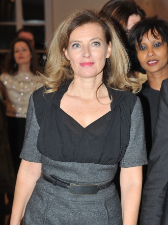 François Hollande se libra: su novia supera su supuesta infidelidad y sale del hospital