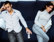 Mujeres y hombres: su comportamiento en público y en privado