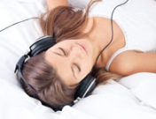 Escuchar la radio para combatir el insomnio: ¿es buena idea?