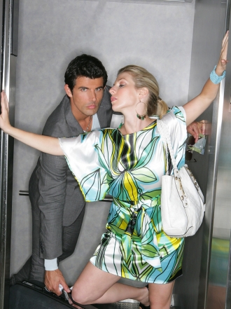 Historia de amor entre vecinos: amor en el ascensor