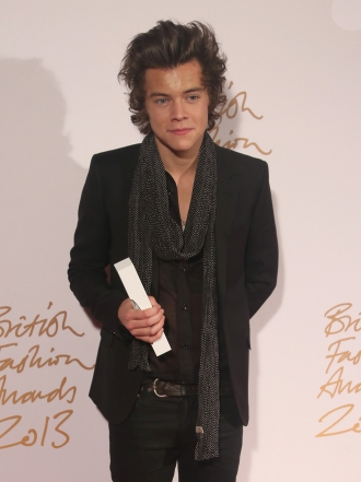 Harry Styles, con el trasero al aire y orinando en la calle: Kendall Jenner, decepcionada