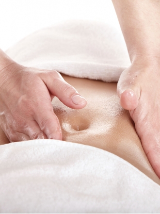 Masajes abdominales: fuera dolor de estómago a base de placer