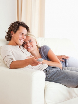 Mujeres y hombres y la televisión: ¿quién tiene el mando?