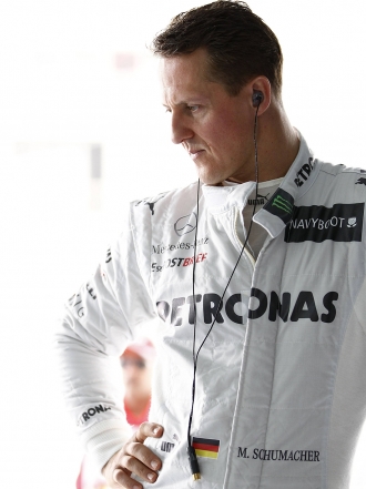 La mujer de Michael Schumacher, esperanzada: el piloto se agarra a la vida