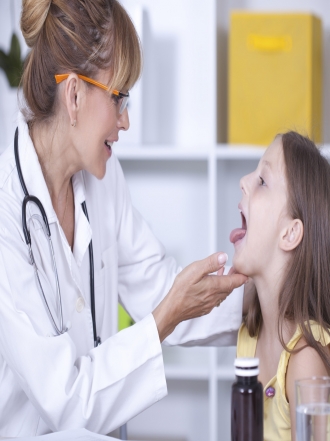 Dolor de garganta por amigdalitis: causas, diagnóstico y tratamiento