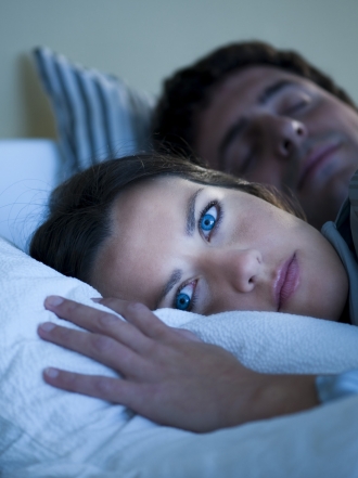 Falsos mitos sobre insomnio: la vitamina C por la noche no deja dormir