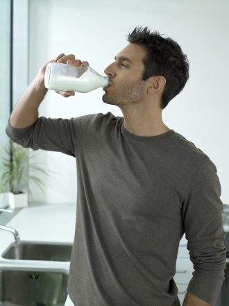 Falsos mitos sobre dieta: es mejor beber fuera de las comidas