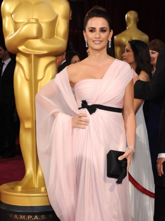 Oscars 2014: Penélope Cruz deslumbra en rosa y oro blanco