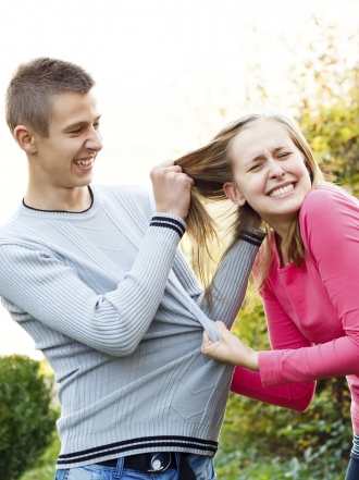 Mitos sobre mujeres y hombres: las mujeres soportan mejor el dolor