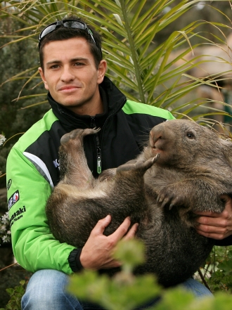 La mujer de Randy de Puniet, desnuda en Interviú: MotoGp se calienta