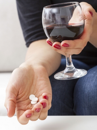 Beber alcohol para combatir el insomnio; un error común