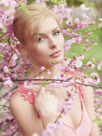 Historia de amor en primavera: siguiendo el ritmo de las estaciones