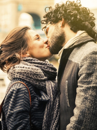 Poema de amor sobre un beso para un día especial