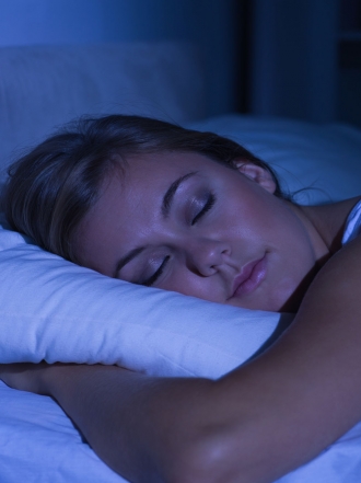 Dolor de garganta por la noche: causas y soluciones