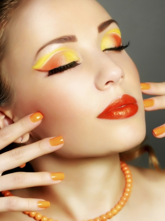 Maquillaje en tonos fuertes
