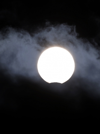 Cuándo es el eclipse de luna y cómo ver los planetas en primavera