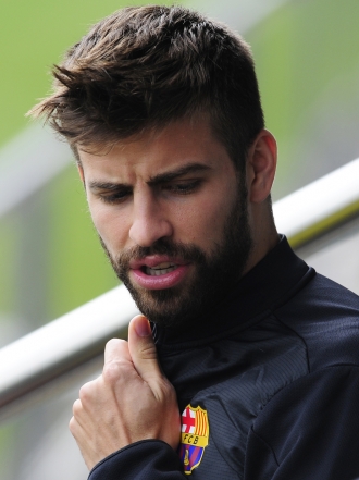 Piqué, derrotado: Shakira, en las fotos de la pelea con el paparazzi