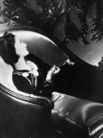 Coco Chanel: el simbolismo de liberar el movimiento de la mujer