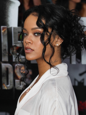 Rihanna y el peligro de perdonar los malos tratos