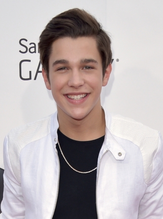 Austin Mahone y Kendall Jenner levantan pasiones en los Billboard 2014