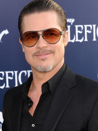 Brad Pitt, asaltado junto a Angelina Jolie en la presentación de Maléfica