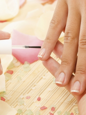 Uso de la vaselina en tus uñas: la manicura más cuidada