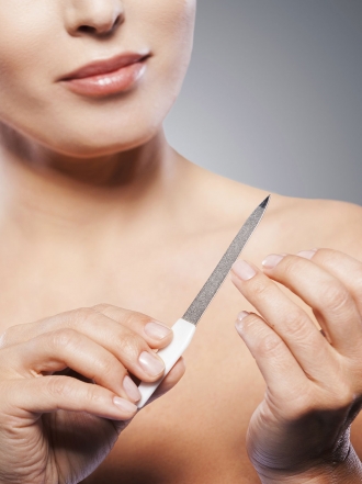 Cómo hacerse una manicura básica en 6 sencillos pasos