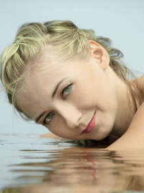 Cómo maquillarse en verano: maquillaje para ir a la playa y a la piscina