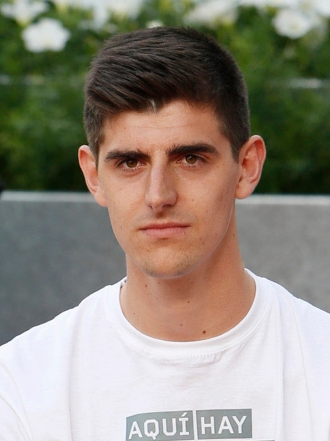 La novia Courtois ‘anima’ a Bélgica desnudándose en Interviú