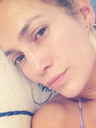 Jennifer Lopez, sin maquillar y con el ánimo por los suelos