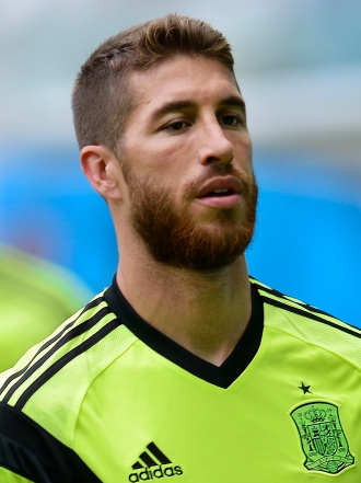 Sergio Ramos se la juega contra Chile mientras Pilar Rubio ¿se opera?