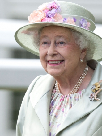 Isabel II: la reina en el trono de hierro