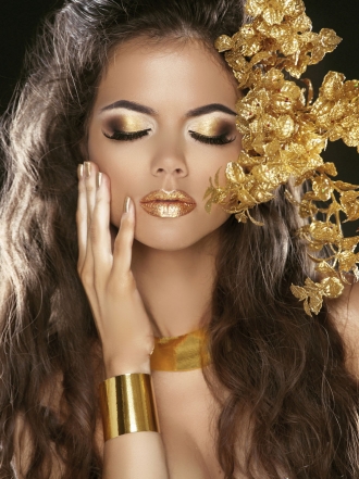 Cómo maquillarse en dorado