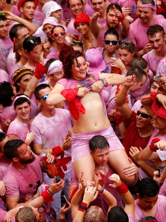 San Fermín 2014: más pechos al descubierto y tocamientos a mujeres