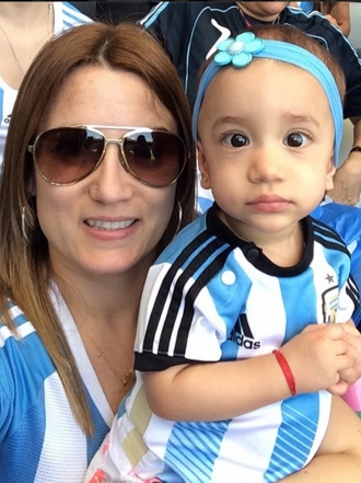 Jorgelina Cardoso y Mía, mujer e hija de Di María, los apoyos del futbolista en su lesión