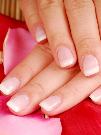 Uso de la vaselina en tus uñas: la manicura más cuidada