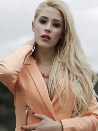 La novia de Higuaín VS la novia de Van Persie: el Holanda Argentina se juega en las gradas