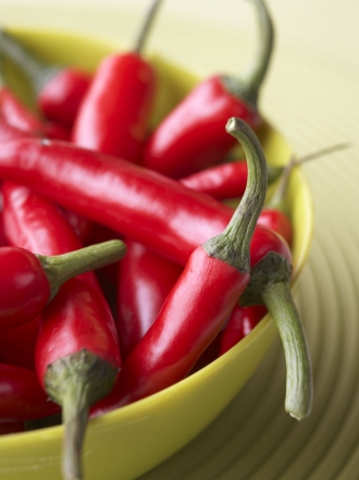 ¿Puede provocar dolor de estómago la comida picante?