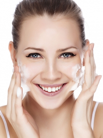 Causas y tratamientos del acné en adultos: granos y espinillas más allá de la adolescencia